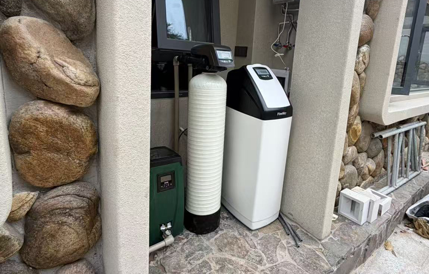 东莞宝湖山庄客户安装前置过滤器+中央净水机+中央软水机(图1) 微信图片_20251021175418_106_32.jpg